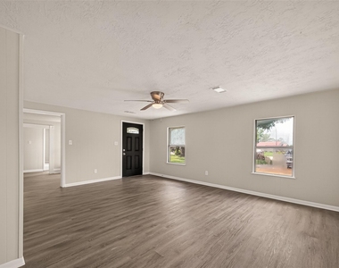2303 N Cleveland Street - Photo Thumbnail 6