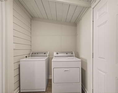 2303 N Cleveland Street - Photo Thumbnail 17
