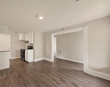 2303 N Cleveland Street - Photo Thumbnail 8