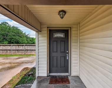2303 N Cleveland Street - Photo Thumbnail 3