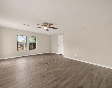 2303 N Cleveland Street - Photo Thumbnail 4