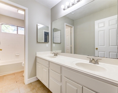 12207 Lakewood Glade Court - Photo Thumbnail 31