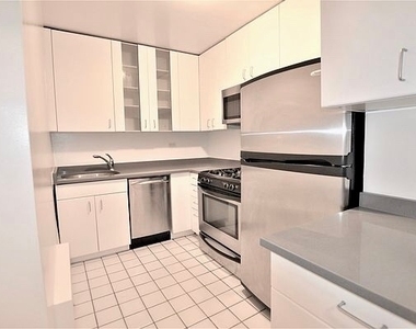 East 49 Street - Photo Thumbnail 2