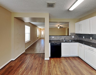 29231 Legends Green Drive - Photo Thumbnail 2