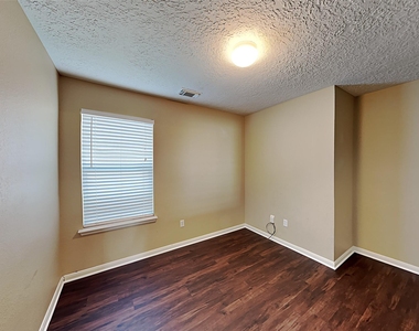 29231 Legends Green Drive - Photo Thumbnail 5