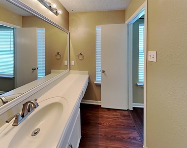 29231 Legends Green Drive - Photo Thumbnail 10