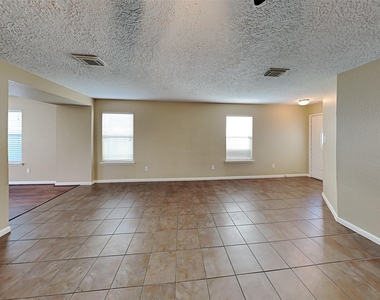 29231 Legends Green Drive - Photo Thumbnail 7
