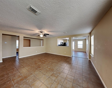 29231 Legends Green Drive - Photo Thumbnail 3