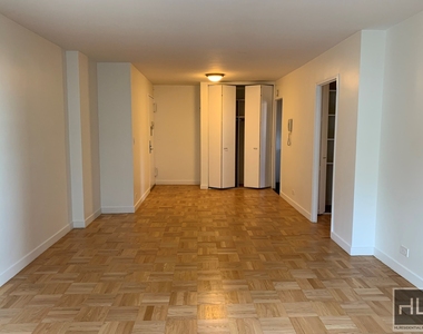 East 49 Street - Photo Thumbnail 1