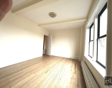West 79 Street - Photo Thumbnail 5