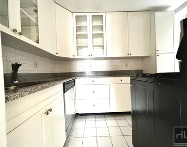 West 79 Street - Photo Thumbnail 4