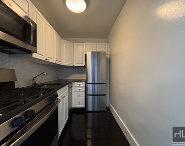 East 63 Street - Photo Thumbnail 4