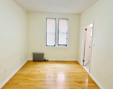 West 45 Street - Photo Thumbnail 2