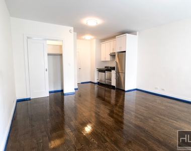East 65 Street - Photo Thumbnail 3