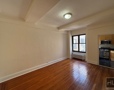 Second Avenue - Photo Thumbnail 2