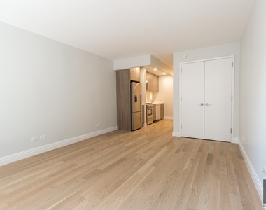 West 48th Street - Photo Thumbnail 2