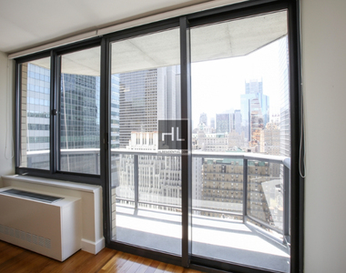 West 48th Street - Photo Thumbnail 5