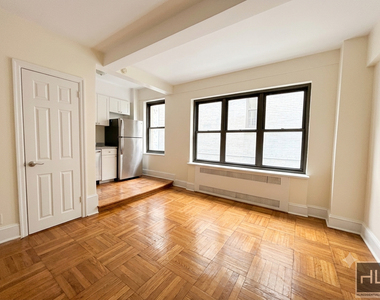 East 56 Street - Photo Thumbnail 2