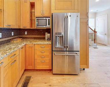 2104 State Street - Photo Thumbnail 11