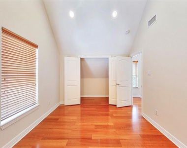 2104 State Street - Photo Thumbnail 19