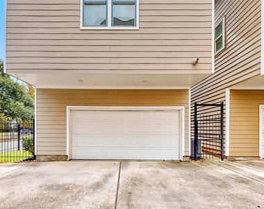 2104 State Street - Photo Thumbnail 3