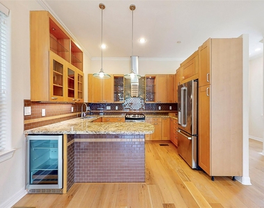 2104 State Street - Photo Thumbnail 9