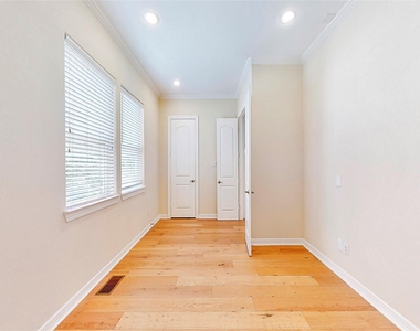 2104 State Street - Photo Thumbnail 22