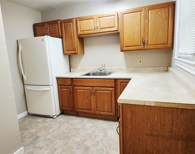 222 Winding Way Street - Photo Thumbnail 3