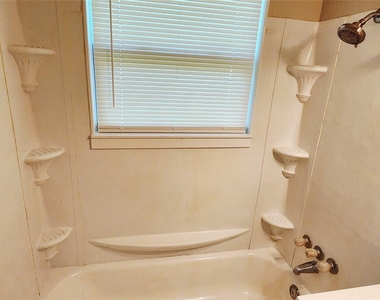 222 Winding Way Street - Photo Thumbnail 13