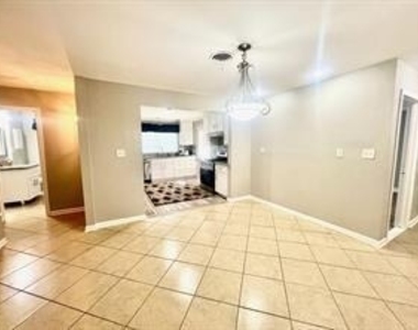 919 Saddle Rock Drive - Photo Thumbnail 2