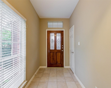 302 Fargo Street - Photo Thumbnail 2