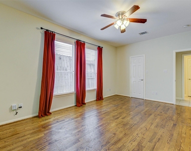 302 Fargo Street - Photo Thumbnail 7