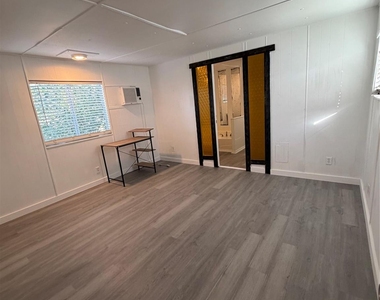 403 Avenue E - Photo Thumbnail 10