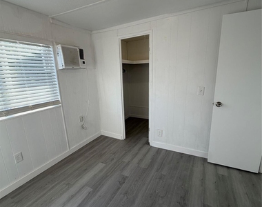 403 Avenue E - Photo Thumbnail 14