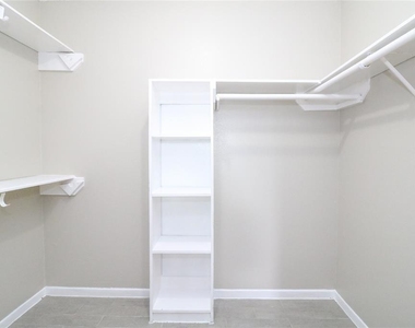 6111 Briar Glade Drive - Photo Thumbnail 10