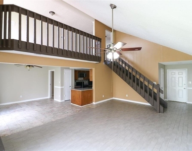 6111 Briar Glade Drive - Photo Thumbnail 2