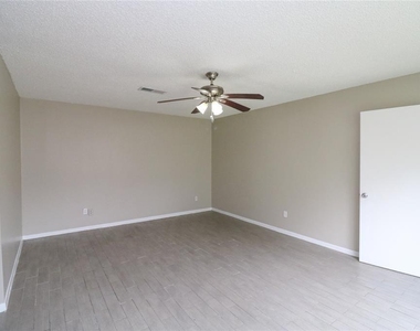 6111 Briar Glade Drive - Photo Thumbnail 14