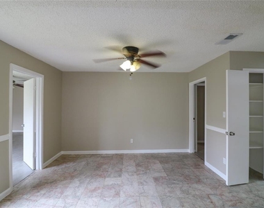 6111 Briar Glade Drive - Photo Thumbnail 7