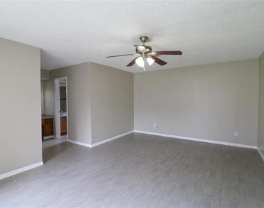 6111 Briar Glade Drive - Photo Thumbnail 8