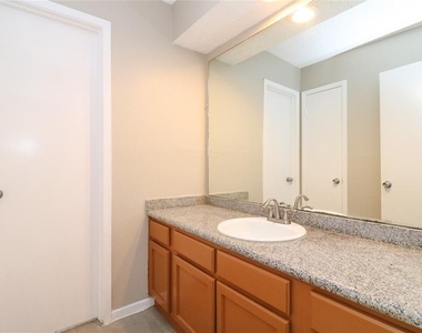 6111 Briar Glade Drive - Photo Thumbnail 15