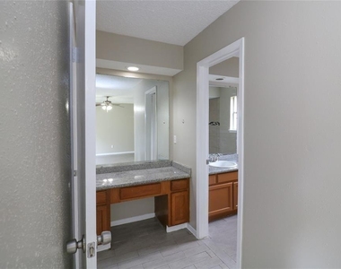 6111 Briar Glade Drive - Photo Thumbnail 9