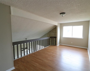 6111 Briar Glade Drive - Photo Thumbnail 4