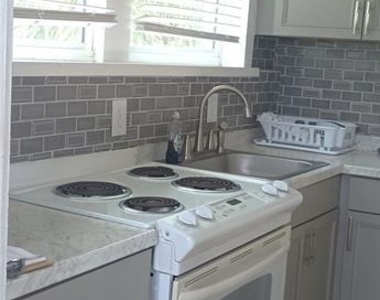 108 Murray Way - Photo Thumbnail 11