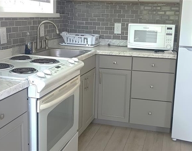 108 Murray Way - Photo Thumbnail 7
