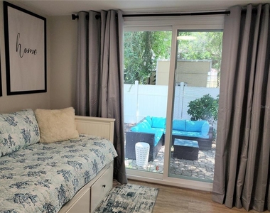 410 N Oleander Avenue - Photo Thumbnail 10