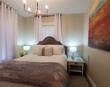 410 N Oleander Avenue - Photo Thumbnail 7