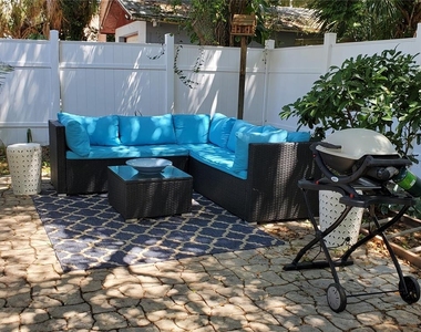 410 N Oleander Avenue - Photo Thumbnail 4