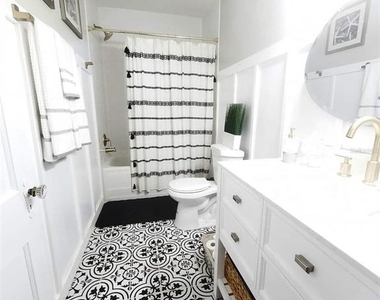 410 N Oleander Avenue - Photo Thumbnail 5