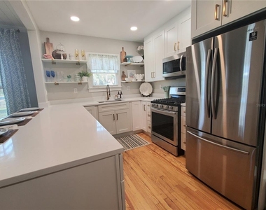 410 N Oleander Avenue - Photo Thumbnail 1