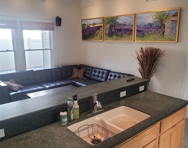 2916 W Bay Court Avenue - Photo Thumbnail 9